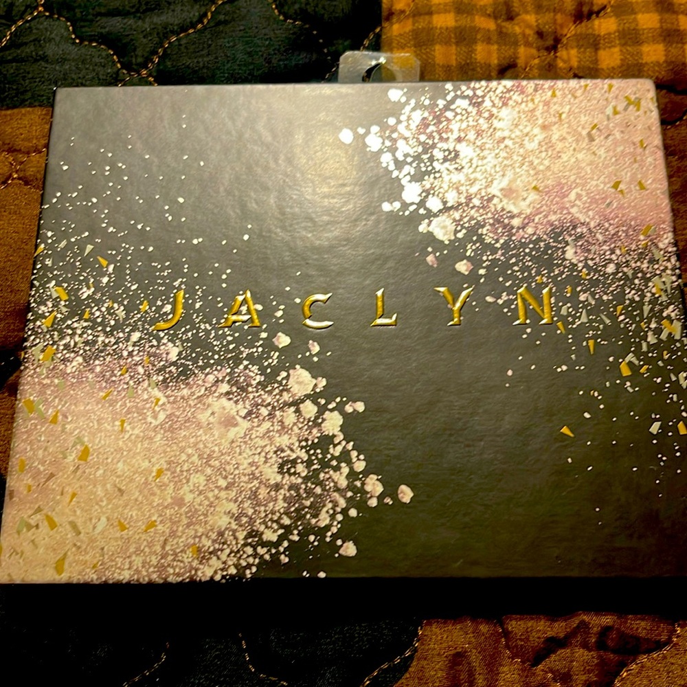 Jaclyn eyeshadow palette